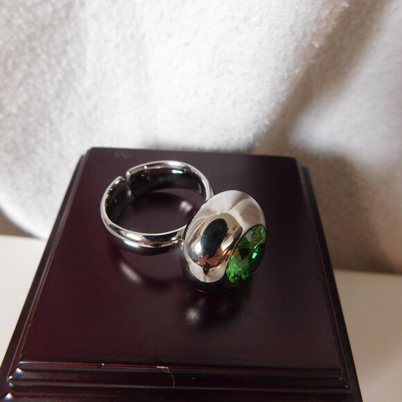 Ladies "Choice" Emerald Green Colored Cocktail Ring - Picture 3 of 7